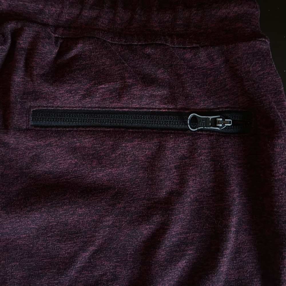 American Eagle Men’s Medium Burgundy Flex Tech Athletic Shorts - Picture 9 of 9